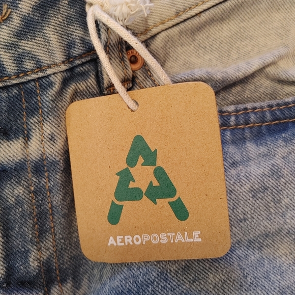 Aéropostale Distressed High Waisted Mom Jean NWT Size 4 - Picture 9 of 11